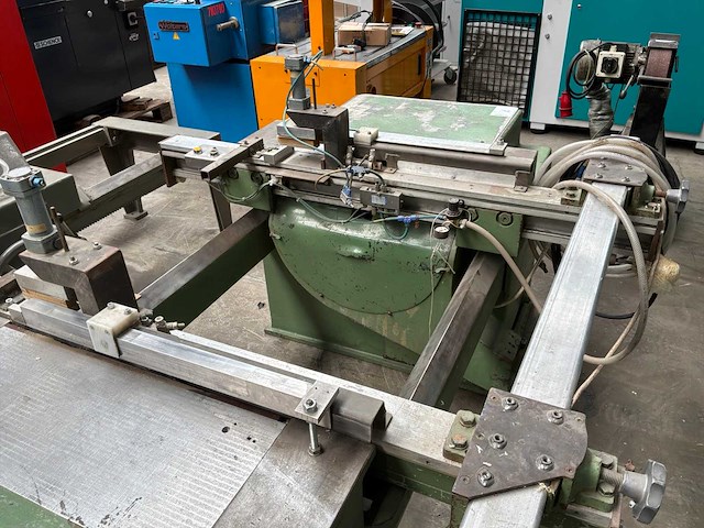 Automatische profielzaag met pneumatische klemming - afbeelding 6 van  8