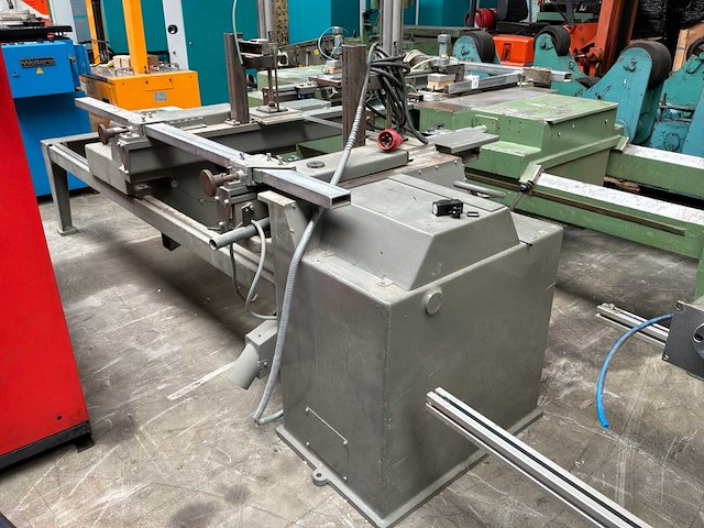 Automatische profielzaag met pneumatische klemming - afbeelding 2 van  6
