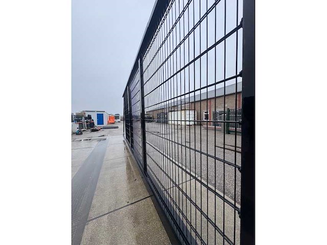 Automatische schuifpoort met hekwerk - afbeelding 7 van  10