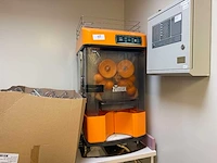 Automatische sinaasappelpers op verrijdbare kast - afbeelding 2 van  9
