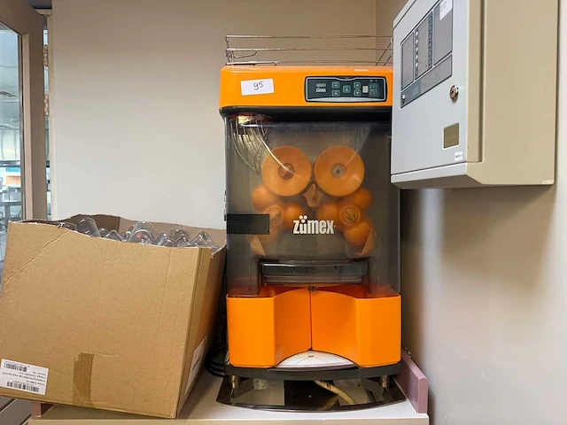 Automatische sinaasappelpers op verrijdbare kast - afbeelding 3 van  9