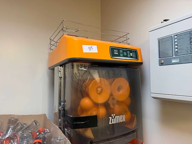 Automatische sinaasappelpers op verrijdbare kast - afbeelding 4 van  9