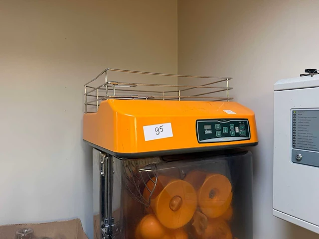 Automatische sinaasappelpers op verrijdbare kast - afbeelding 5 van  9