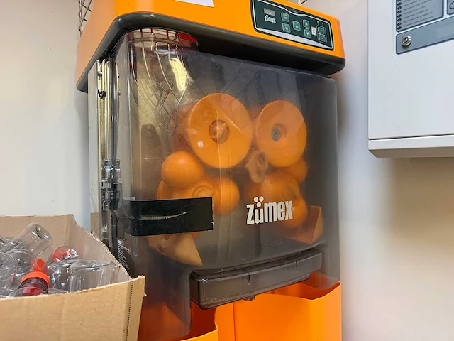 Automatische sinaasappelpers op verrijdbare kast - afbeelding 7 van  9