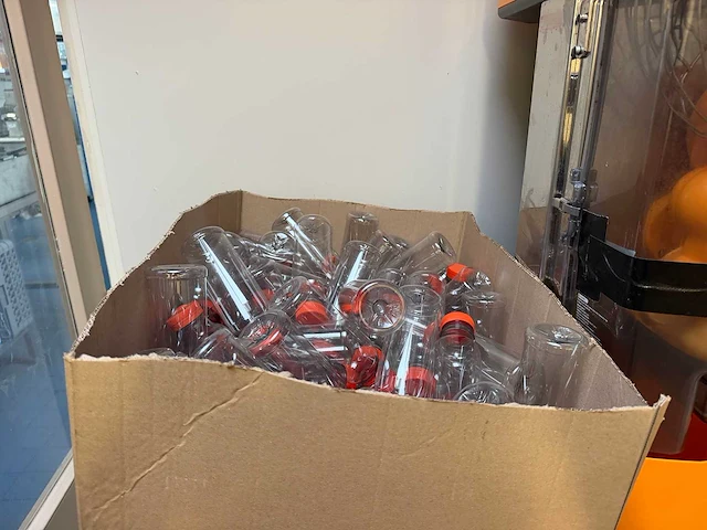 Automatische sinaasappelpers op verrijdbare kast - afbeelding 8 van  9