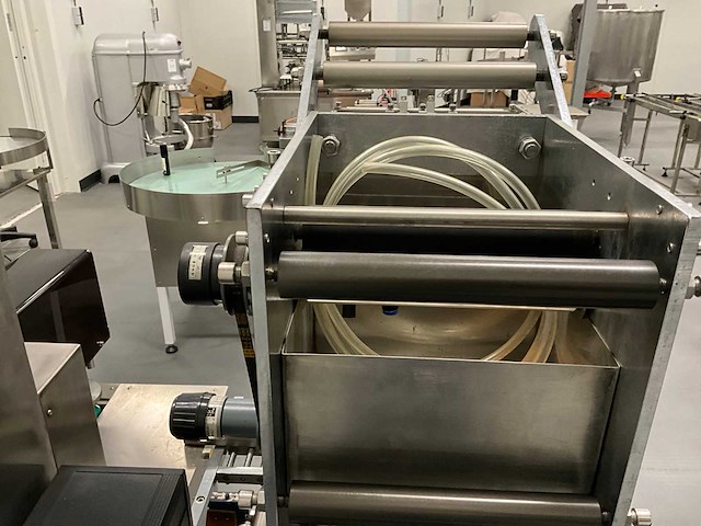 Automatische vul- en seallijn - afbeelding 8 van  22