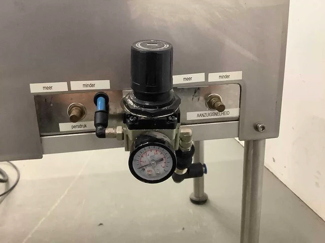 Automatische zuiger vulmachine - afbeelding 10 van  10