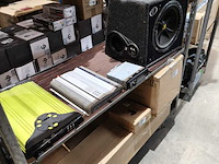 Autoradio met 2 grote versterkers en sub woofer - afbeelding 1 van  6