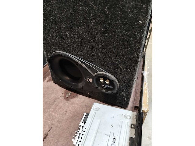 Autoradio met 2 grote versterkers en sub woofer - afbeelding 6 van  6