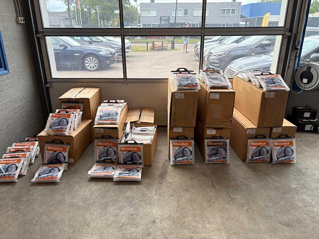 Autosock sneeuwketting/socks partij van 284 stuks velg - afbeelding 1 van  28