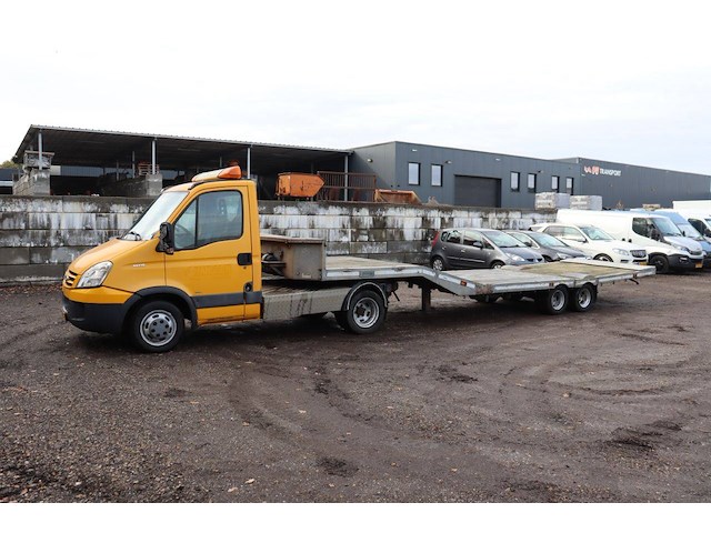 Autotransporter iveco daily 35c15 diesel 146pk 2008 met semi-dieplader - afbeelding 1 van  1