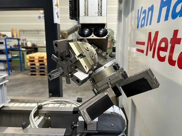 Autowell benelux - 2011 - gl2800 - industriële robotbelading - afbeelding 2 van  24