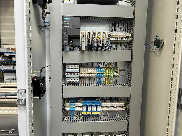 Autowell benelux - 2011 - gl2800 - industriële robotbelading - afbeelding 6 van  24