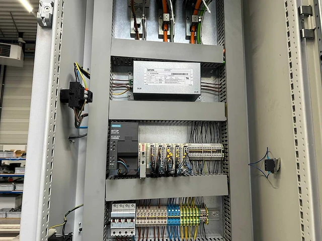 Autowell benelux - 2011 - gl2800 - industriële robotbelading - afbeelding 7 van  24