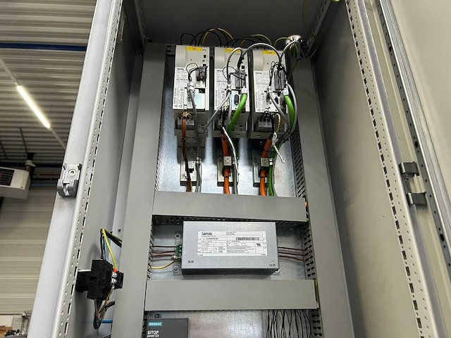Autowell benelux - 2011 - gl2800 - industriële robotbelading - afbeelding 8 van  24