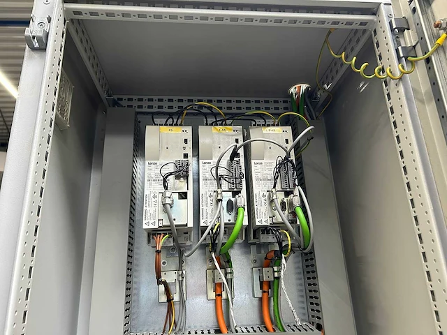 Autowell benelux - 2011 - gl2800 - industriële robotbelading - afbeelding 9 van  24