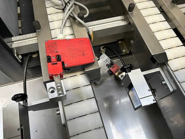 Autowell benelux - 2011 - gl2800 - industriële robotbelading - afbeelding 14 van  24