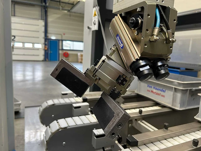 Autowell benelux - 2011 - gl2800 - industriële robotbelading - afbeelding 20 van  24
