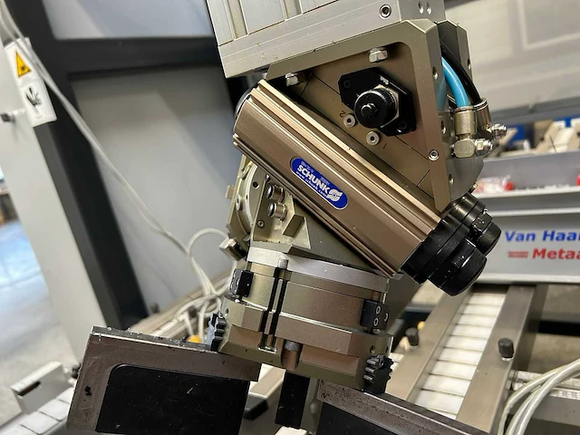 Autowell benelux - 2011 - gl2800 - industriële robotbelading - afbeelding 21 van  24