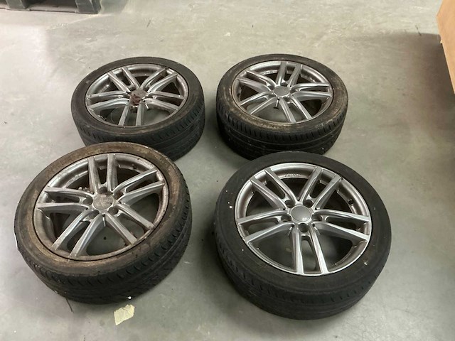 Autowiel - afbeelding 1 van  9