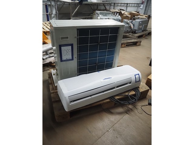 Aux - afbeelding 1 van  11