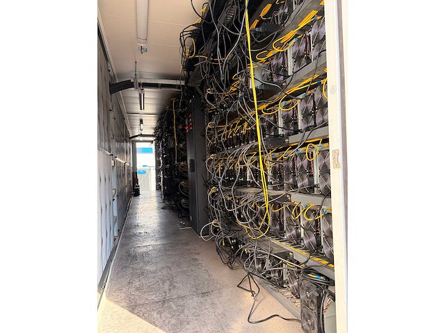 Avalon 40ft bitcoin crypto mining box complete with cables - afbeelding 10 van  12
