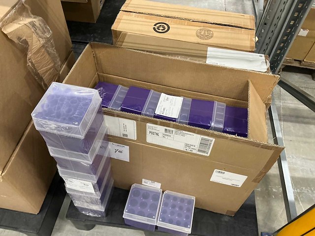 Avantor vwr box 15/50ml purple tube rek (80x) - afbeelding 3 van  3