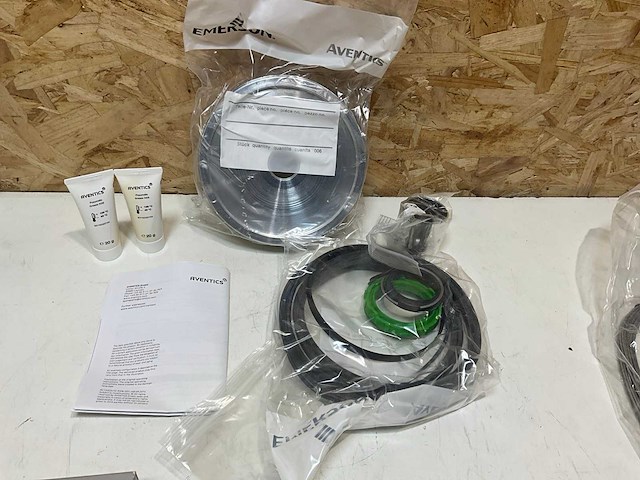 Aventics 523-da-160 revisie seal kit cilinder - afbeelding 1 van  5