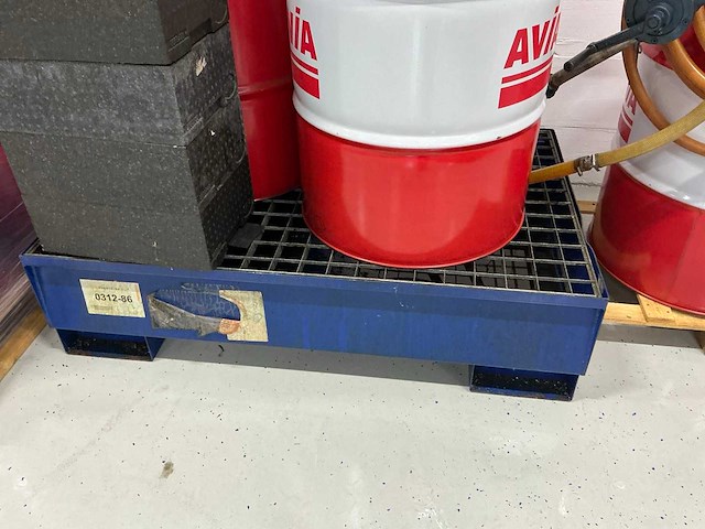 Avia olie opvangbak en olie - afbeelding 2 van  13