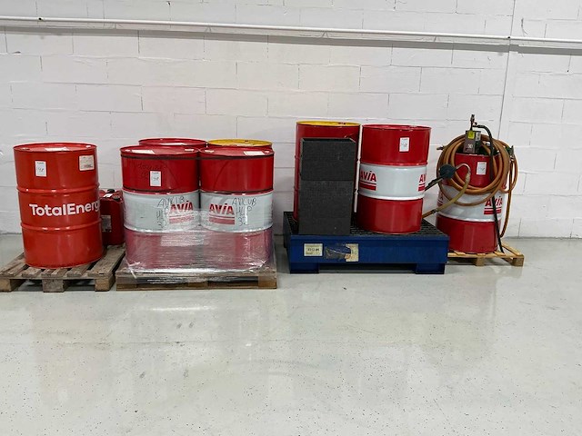 Avia olie opvangbak en olie - afbeelding 1 van  13