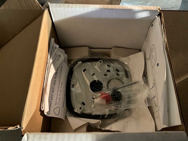 Avigilon beveiligingscamera - afbeelding 2 van  4