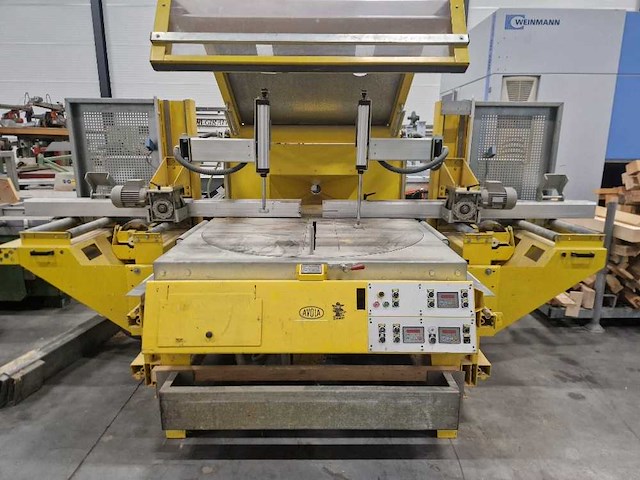 Avola - 2001 - gamma 60r - afkortcirkelzaagmachine - afbeelding 4 van  11