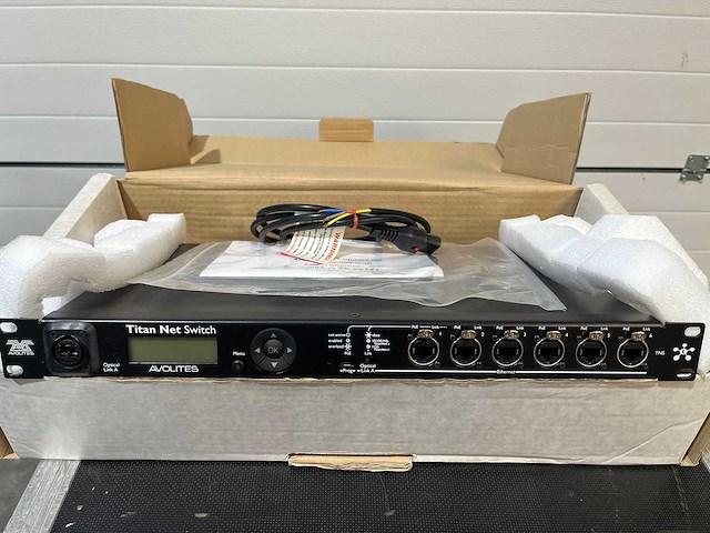 Avolites - titan net switch - diverse lichtapparatuur - afbeelding 1 van  3