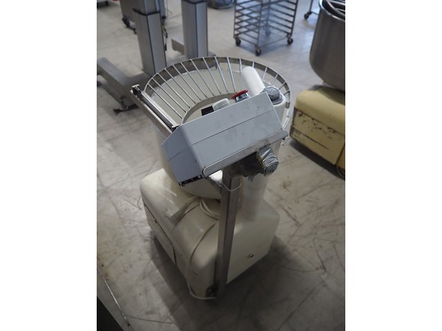 Aw - afbeelding 4 van  7