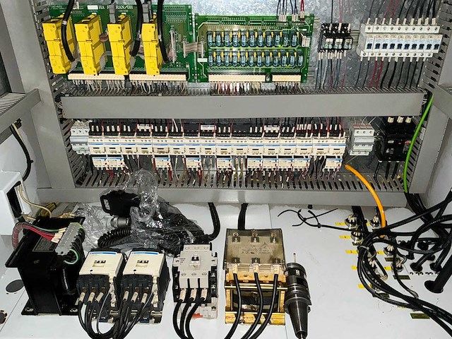 Awea - 2008 - bm1400 - verticale machinecentra - afbeelding 9 van  18