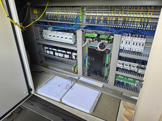 Axa - 2000 - vsc-1-4000-m/e - cnc freesmachine - afbeelding 10 van  17