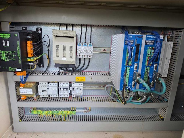 Axa - 2000 - vsc-1-4000-m/e - cnc freesmachine - afbeelding 12 van  17