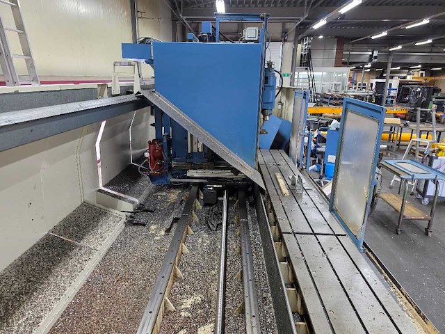 Axa - 2000 - vsc-1-4000-m/e - cnc freesmachine - afbeelding 14 van  17