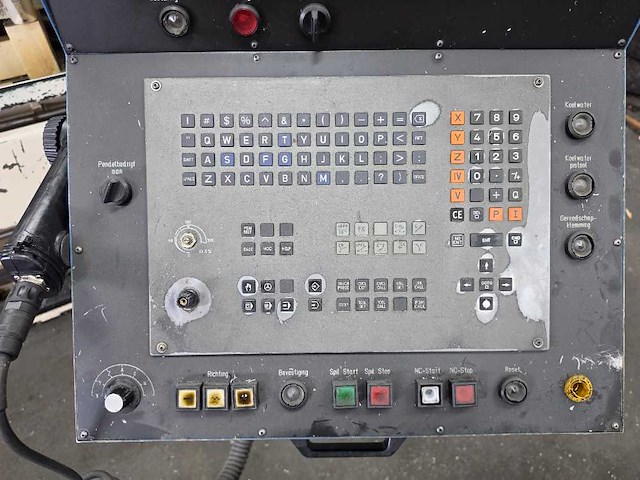 Axa - 2000 - vsc-1-4000-m/e - cnc freesmachine - afbeelding 6 van  17