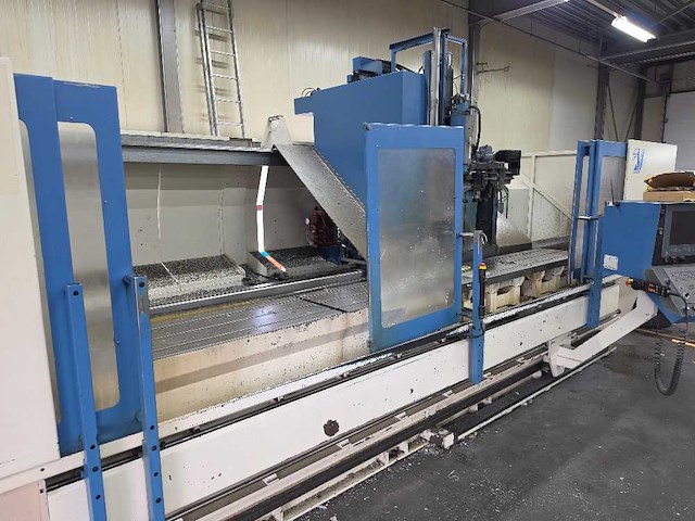 Axa - 2000 - vsc-1-4000-m/e - cnc freesmachine - afbeelding 2 van  14