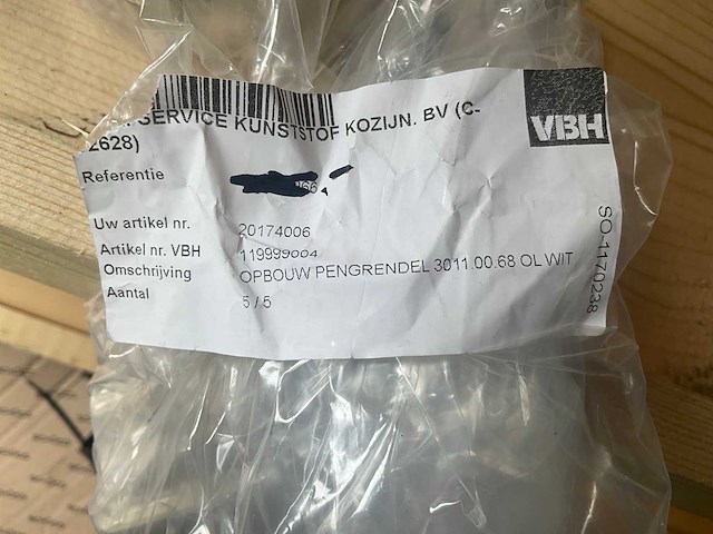 Axa - opbouw pengrendel - ol wit afsluitbaar incl. sluitstuk - deurbeslag (5x) - afbeelding 5 van  5
