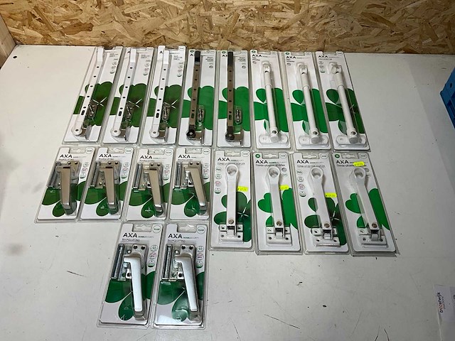 Axa raamsluitingen en raamuitzetters (18x) - afbeelding 3 van  8