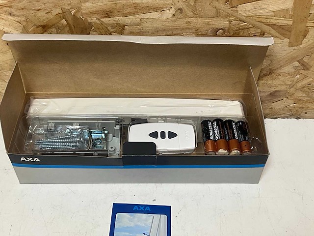 Axa rv-2900 elektrische bovenlicht opener/sluiter - afbeelding 1 van  5