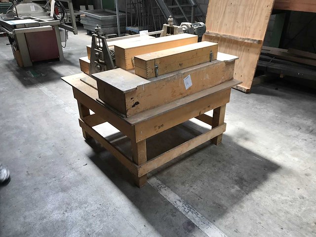 Axel wirth maschinen - houtlak machine - afbeelding 1 van  18