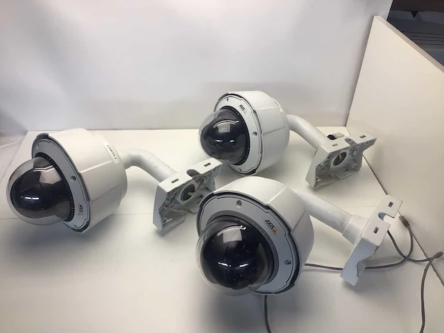 Axis q-serie ptz netwerkdomecamers (3x) - afbeelding 1 van  4