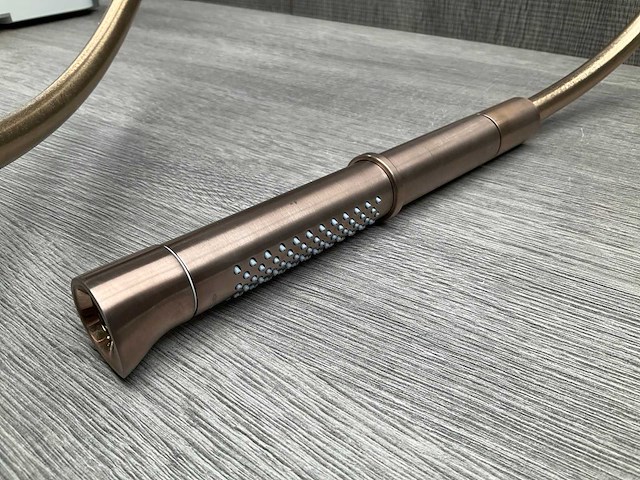 Axor starck showerporter wandhouder met staafhanddouche 2jet en doucheslang brushed red gold - afbeelding 2 van  8