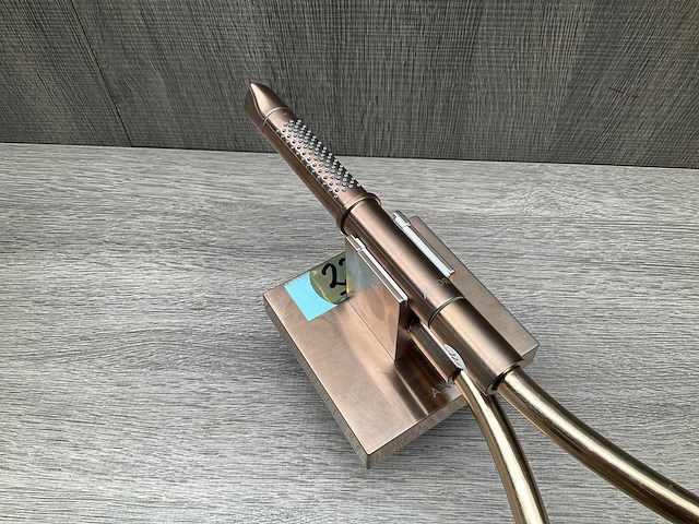 Axor starck showerporter wandhouder met staafhanddouche 2jet en doucheslang brushed red gold - afbeelding 3 van  8