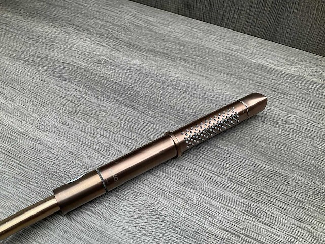 Axor starck showerporter wandhouder met staafhanddouche 2jet en doucheslang brushed red gold - afbeelding 7 van  8