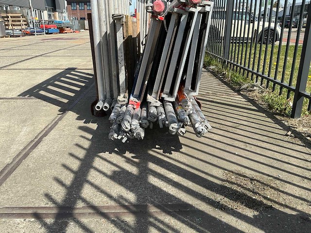 Axsto - rolsteiger - afbeelding 5 van  5