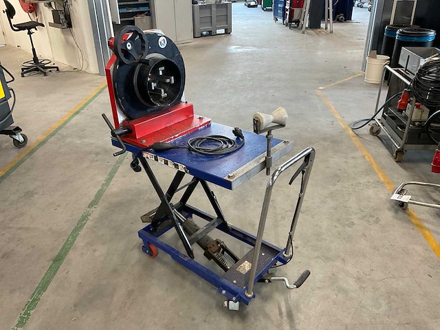 Axxair cc170 buizen zaagmachine op heftafel - afbeelding 2 van  8